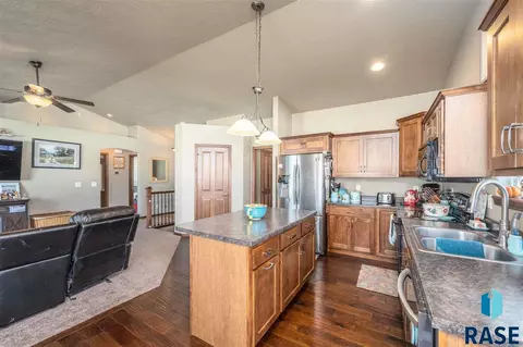 1120 N Cole Ave, Tea, SD 57064 photo 5