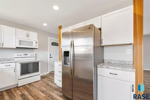 1109 Northview Dr, Dell Rapids, SD 57022 photo 10