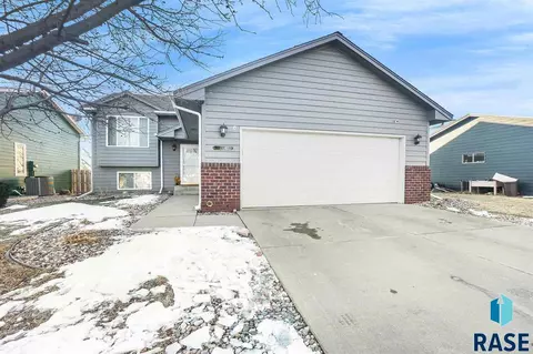 1309 E 67th St N, Sioux Falls, SD 57104 photo 1