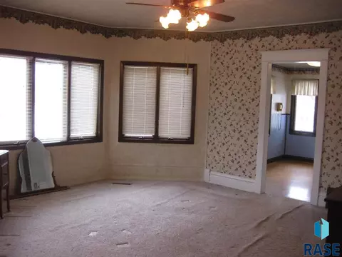 302 E 6th St, Dell Rapids, SD 57022 photo 3