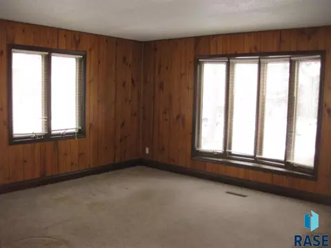 302 E 6th St, Dell Rapids, SD 57022 photo 5