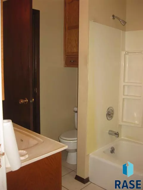 302 E 6th St, Dell Rapids, SD 57022 photo 9