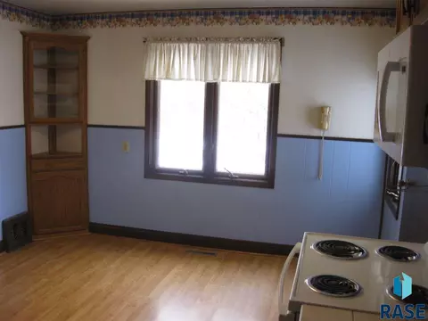 302 E 6th St, Dell Rapids, SD 57022 photo 7