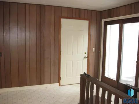 302 E 6th St, Dell Rapids, SD 57022 photo 10