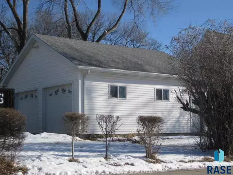 302 E 6th St, Dell Rapids, SD 57022 photo 23