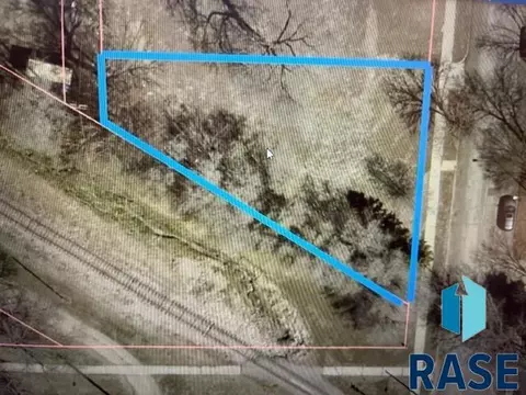 219 S Covell Ave, Sioux Falls, SD 57104 photo 4