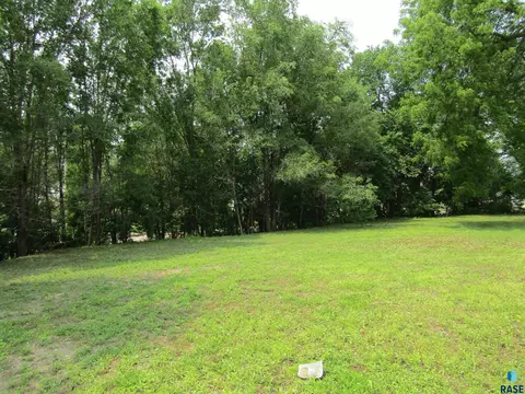 219 S Covell Ave, Sioux Falls, SD 57104 photo 3