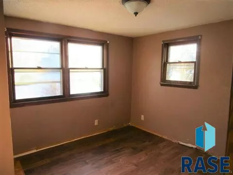 2012 E 31st St, Sioux Falls, SD 57104 photo 4