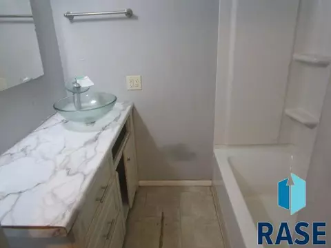 2012 E 31st St, Sioux Falls, SD 57104 photo 3