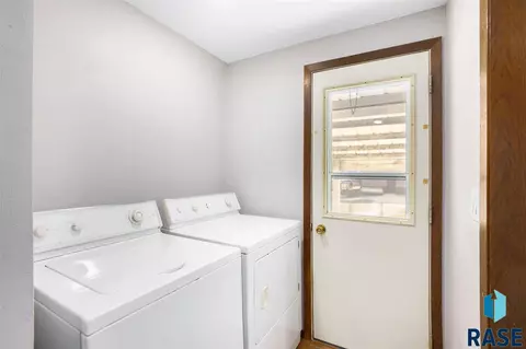201 E State St, Marion, SD 57043 photo 12
