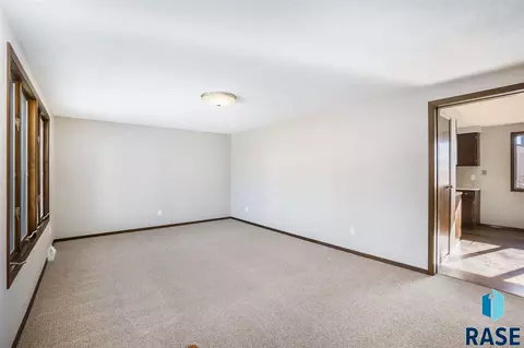 201 E State St, Marion, SD 57043 photo 7
