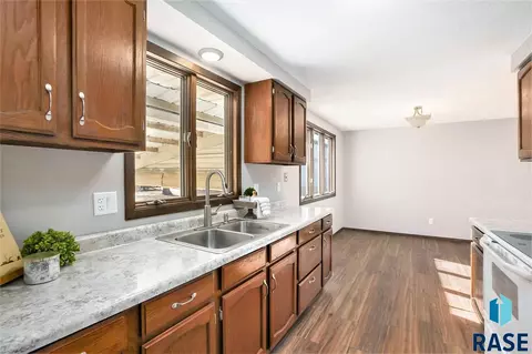 201 E State St, Marion, SD 57043 photo 11