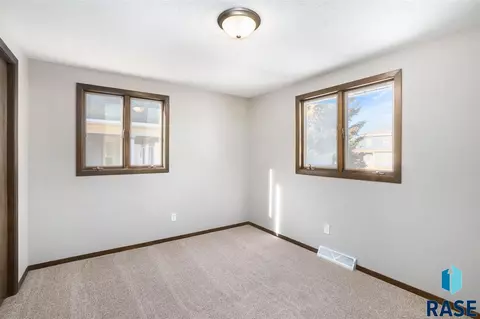 201 E State St, Marion, SD 57043 photo 14