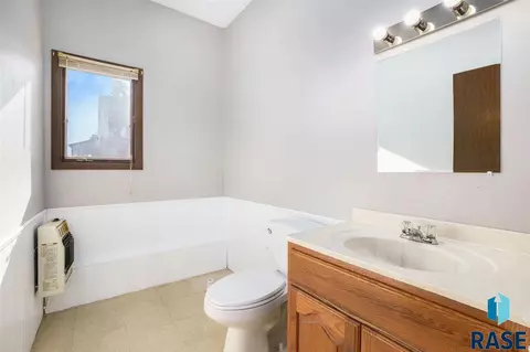 201 E State St, Marion, SD 57043 photo 6