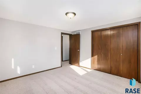 201 E State St, Marion, SD 57043 photo 17
