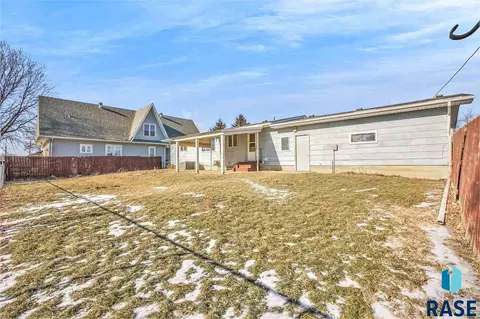 201 E State St, Marion, SD 57043 photo 5