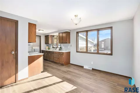 201 E State St, Marion, SD 57043 photo 9