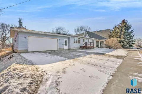 201 E State St, Marion, SD 57043 photo 3
