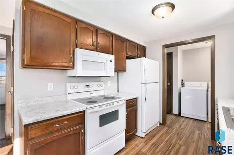 201 E State St, Marion, SD 57043 photo 10