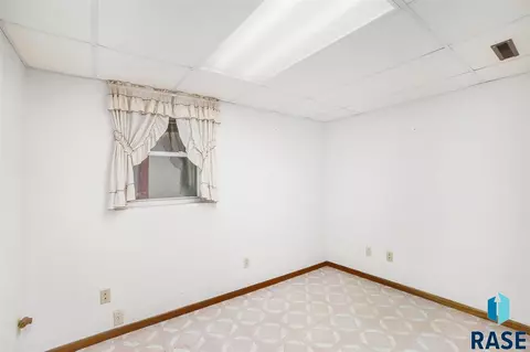 201 E State St, Marion, SD 57043 photo 19