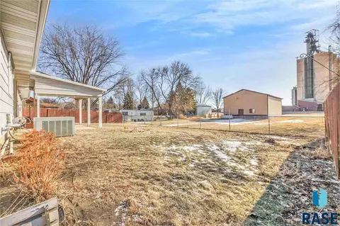 201 E State St, Marion, SD 57043 photo 4