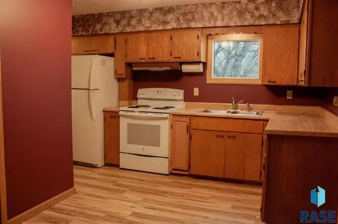 618 S Main St, Canton, SD 57013 photo 11