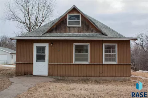 618 S Main St, Canton, SD 57013 photo 1