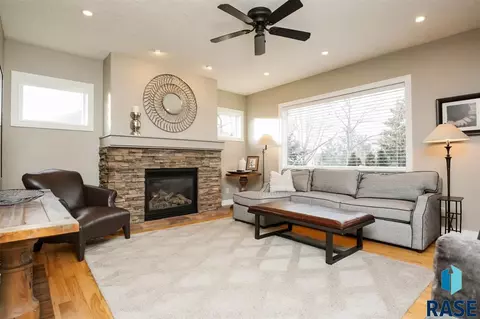 301 E Pinehurst Dr, Sioux Falls, SD 57108 photo 6