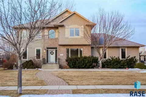 301 E Pinehurst Dr, Sioux Falls, SD 57108 photo 1