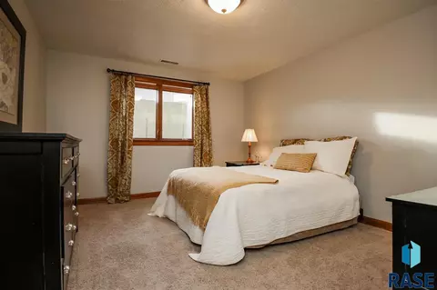 301 E Pinehurst Dr, Sioux Falls, SD 57108 photo 16
