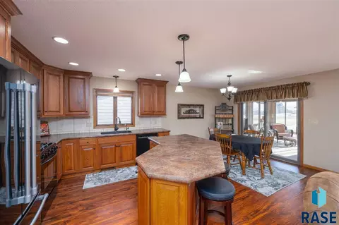 3721 E Oak St, Sioux Falls, SD 57103 photo 2