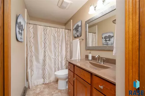 3721 E Oak St, Sioux Falls, SD 57103 photo 14