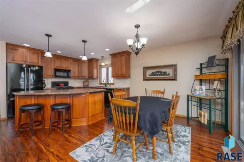 3721 E Oak St, Sioux Falls, SD 57103 photo 3