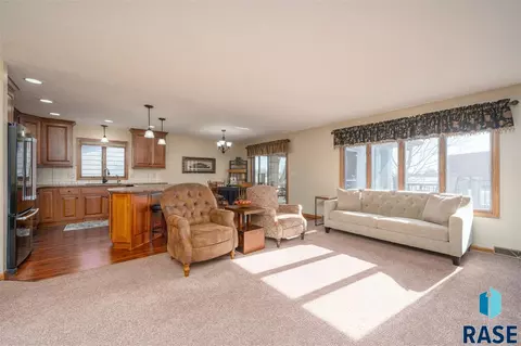 3721 E Oak St, Sioux Falls, SD 57103 photo 9