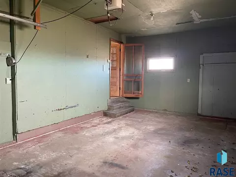 914 E 6th St, Freeman, SD 57029 photo 29
