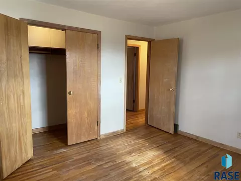 914 E 6th St, Freeman, SD 57029 photo 23