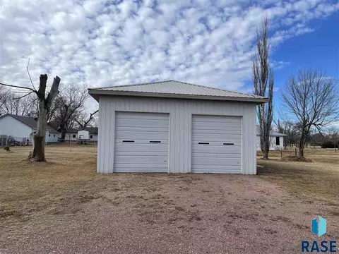 914 E 6th St, Freeman, SD 57029 photo 33