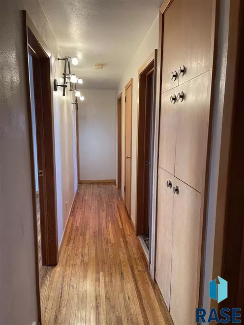 914 E 6th St, Freeman, SD 57029 photo 17