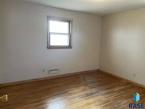 914 E 6th St, Freeman, SD 57029 photo 22