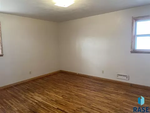 914 E 6th St, Freeman, SD 57029 photo 18