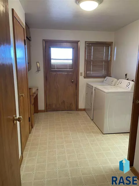 914 E 6th St, Freeman, SD 57029 photo 13