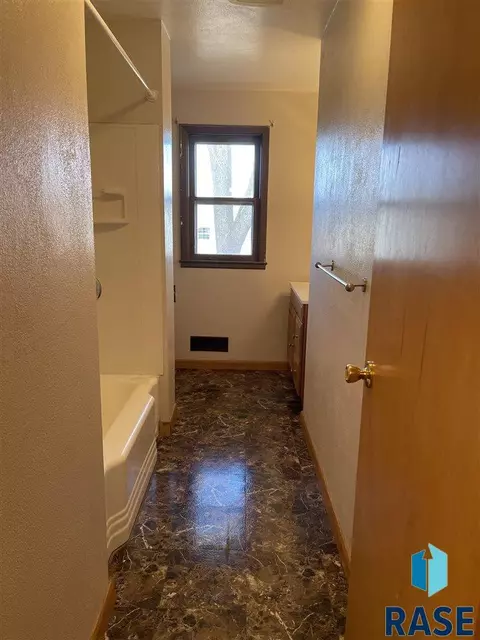 914 E 6th St, Freeman, SD 57029 photo 24