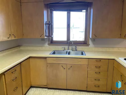 914 E 6th St, Freeman, SD 57029 photo 7