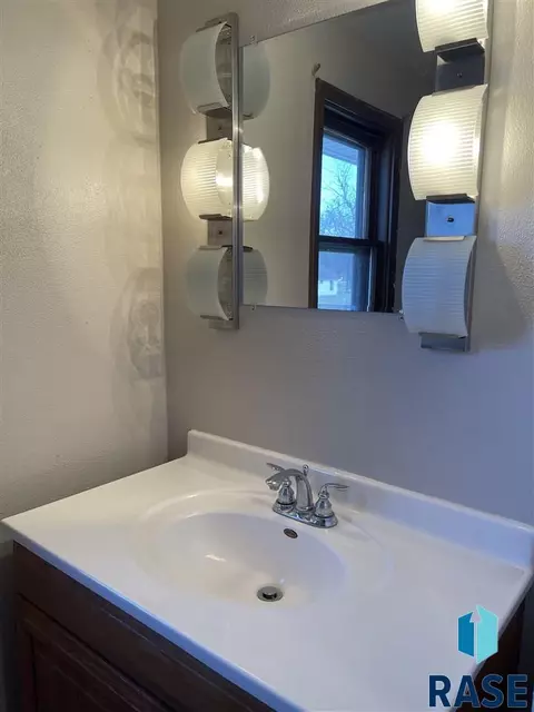 914 E 6th St, Freeman, SD 57029 photo 26