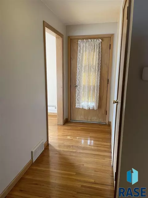 914 E 6th St, Freeman, SD 57029 photo 15