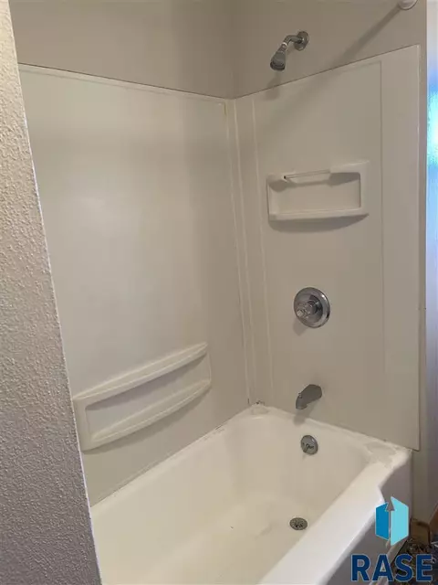 914 E 6th St, Freeman, SD 57029 photo 25