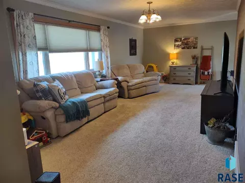 322 E 9th St, Miller, SD 57362 photo 2