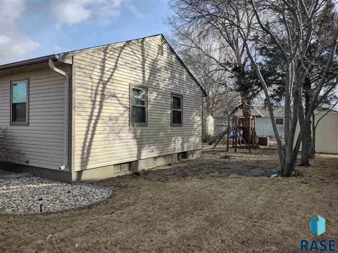 322 E 9th St, Miller, SD 57362 photo 28