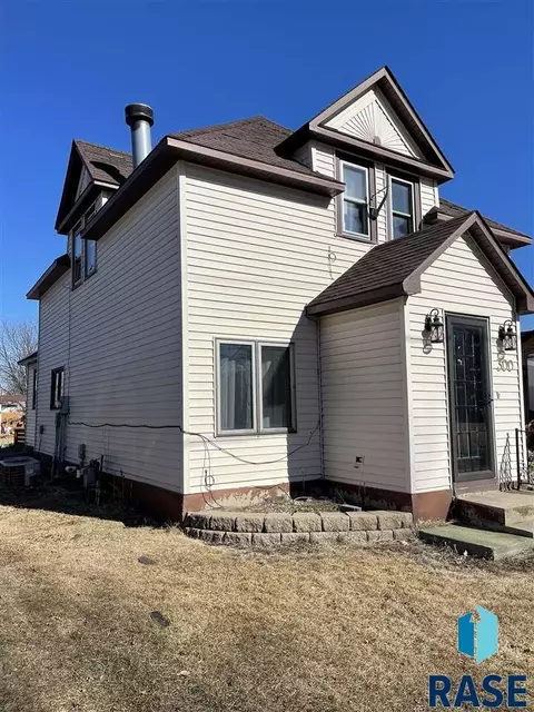 300 E State St, Marion, SD 57043 photo 2