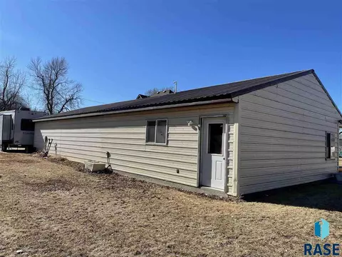 300 E State St, Marion, SD 57043 photo 25